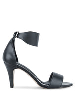 Lade das Bild in den Galerie-Viewer, Lightweight Metallic Heels
