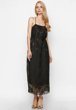Lade das Bild in den Galerie-Viewer, Black Velvet Maxi Dress
